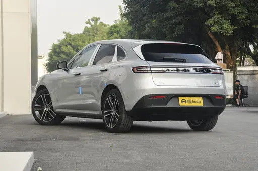AITO M5 Hybrid Vehicles 260KM 235KM Standard Edition EVR EV SUV